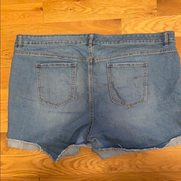 Old Navy Jean Shorts - Picture 2 of 5